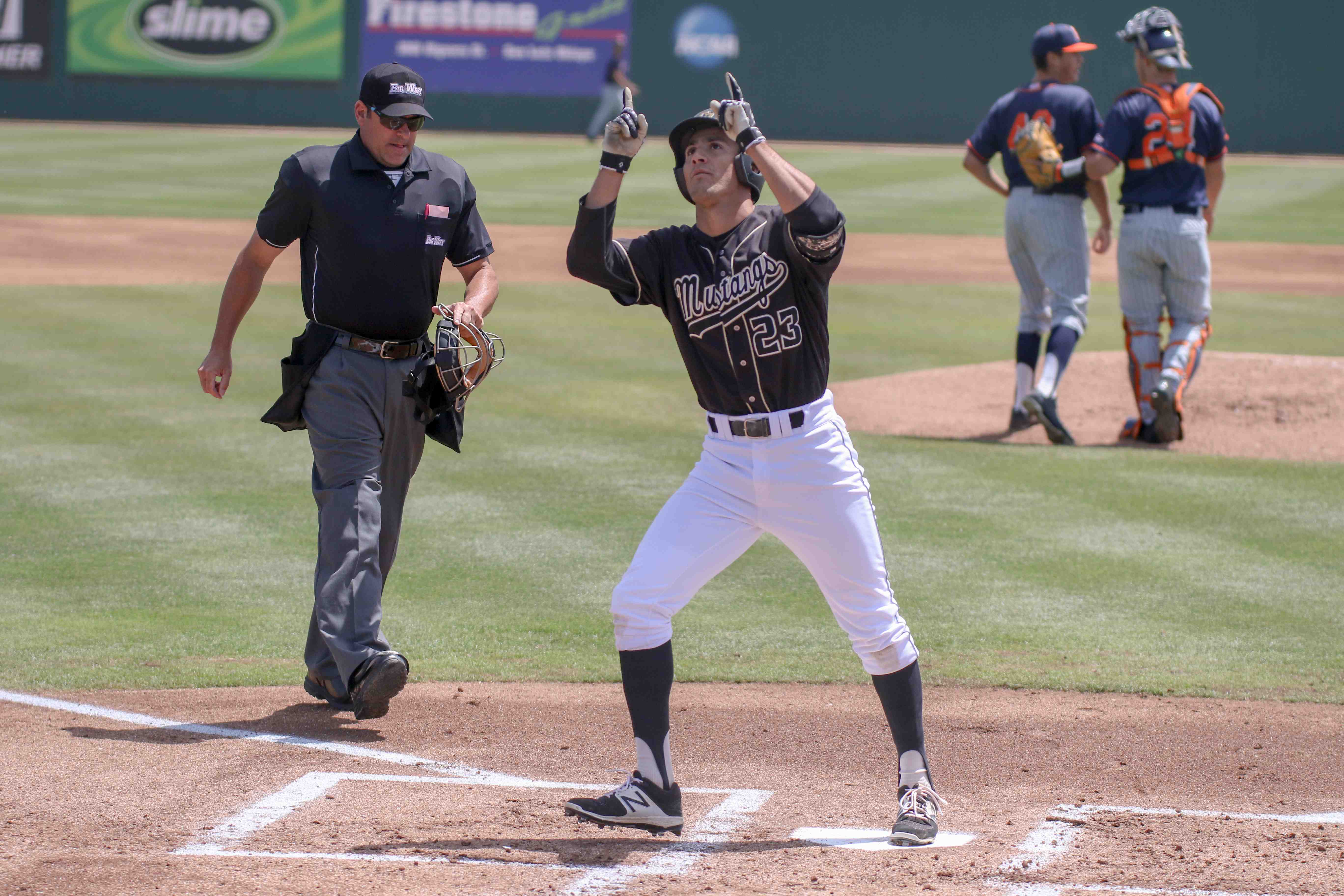 cal-poly-baseball-stays-in-the-hunt-fansmanship